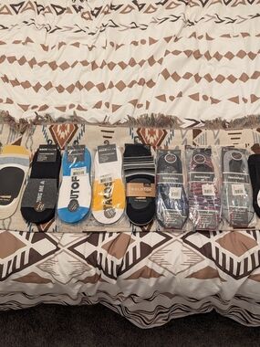 Several Pairs Of Mixed-Color Men's No-Show & Low-Cut Socks Pack
